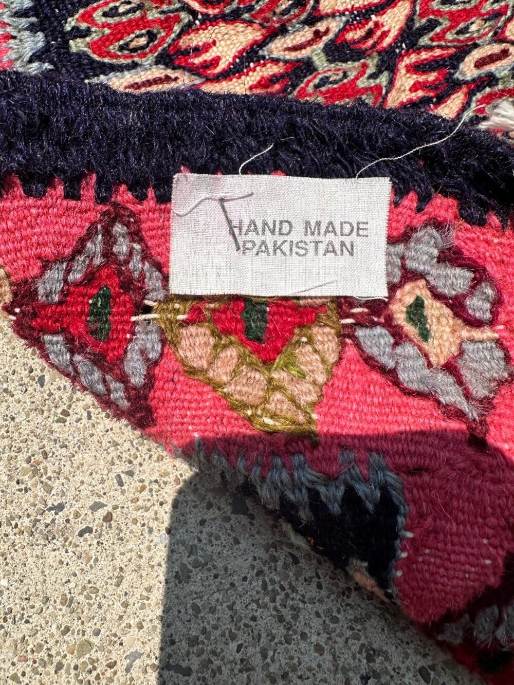 Pakistan Rug - Picture 3 of 3